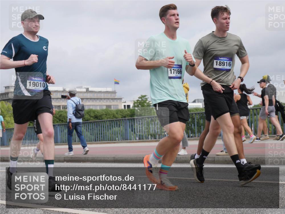 29.06.2025 - hella hamburg halbmarathon Luisa Fischer http://msf.ph/oto/8441177 29.06.2025 10:22:03 Kennedybrücke 19010, 17166, 18916, 1349, 2096, 2781, 3026, 4718, 4845, 5323, 6194, 6477, 6482, 8799, 9658, 9756, 9757, 9964, 10037, 10687, 10816 meine-sportfotos.de