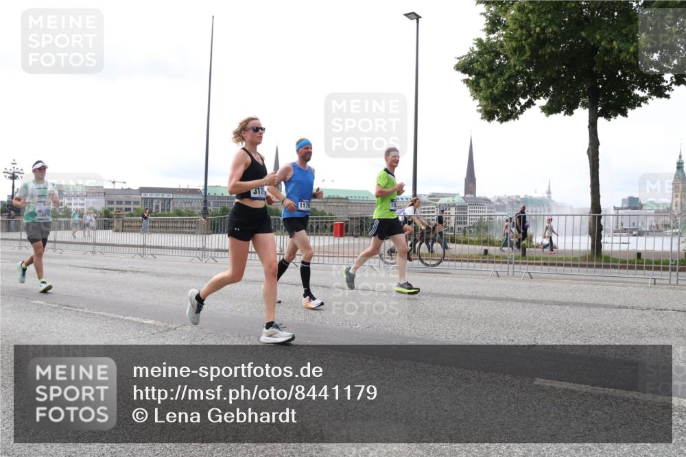 29.06.2025 - hella hamburg halbmarathon Lena Gebhardt http://msf.ph/oto/8441179 29.06.2025 10:29:24 Lombardsbrücke 317, 1179, 1063, 1230, 1661, 1869, 2688, 3179, 3311, 3524, 4161, 4349, 4362, 4373, 4395, 4982, 6285, 6345, 6725, 7169, 7449, 7517, 7832, 8048, 8812, 9714, 10198, 10322, 10641, 10808, 10996, 11249, 11269, 11634, 11792, 11803, 11989, 12086, 12099, 12216, 12404, 12442, 12958, 13090, 13382, 14644, 15952, 15955, 16306, 16659, 16662, 16673, 16676, 17496, 17945, 18298, 18299, 18414 meine-sportfotos.de