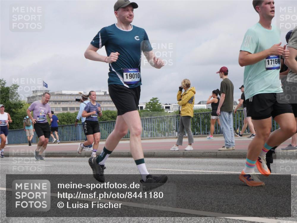 29.06.2025 - hella hamburg halbmarathon Luisa Fischer http://msf.ph/oto/8441180 29.06.2025 10:22:03 Kennedybrücke 4294, 2096, 9964, 19010, 17166, 1349, 2096, 2781, 3026, 4718, 4845, 5323, 6194, 6477, 6482, 8799, 9658, 9756, 9757, 9964, 10037, 10687, 10816 meine-sportfotos.de