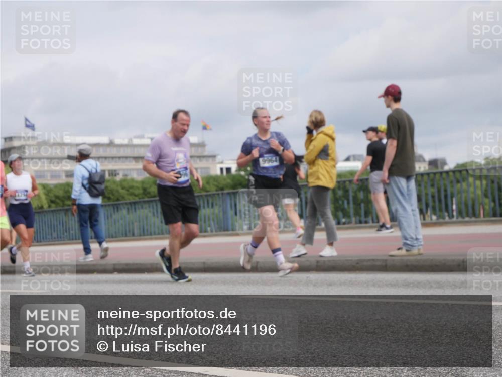 29.06.2025 - hella hamburg halbmarathon Luisa Fischer http://msf.ph/oto/8441196 29.06.2025 10:22:04 Kennedybrücke 1966, 1349, 2096, 2781, 3026, 4718, 4845, 5323, 6194, 6477, 6482, 7051, 9756, 9757, 9964, 10037, 10687, 10816 meine-sportfotos.de