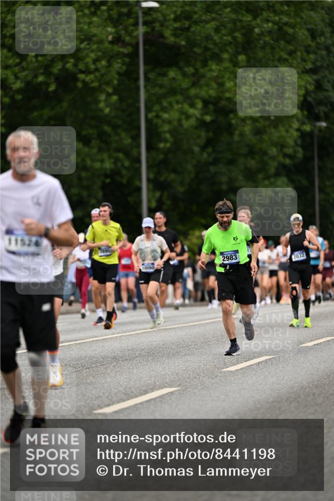 29.06.2025 - hella hamburg halbmarathon Dr. Thomas Lammeyer http://msf.ph/oto/8441198 29.06.2025 10:57:12 Kennedybrücke 2420, 2593, 2983, 2988, 3227, 3787, 6135, 6604, 7032, 7511, 7690, 7735, 7871, 8250, 8251, 9340, 10080, 10417, 10568, 10600, 10693, 10879, 10884 meine-sportfotos.de