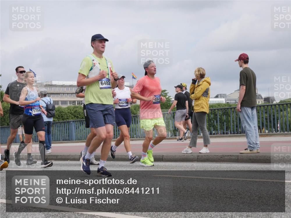 29.06.2025 - hella hamburg halbmarathon Luisa Fischer http://msf.ph/oto/8441211 29.06.2025 10:22:06 Kennedybrücke 17548, 6482, 14294, 4845, 1349, 2096, 2311, 2781, 3026, 4718, 4845, 5323, 6194, 6477, 6482, 7051, 7566, 7844, 9652, 9756, 9757, 9964, 10037, 10816 meine-sportfotos.de