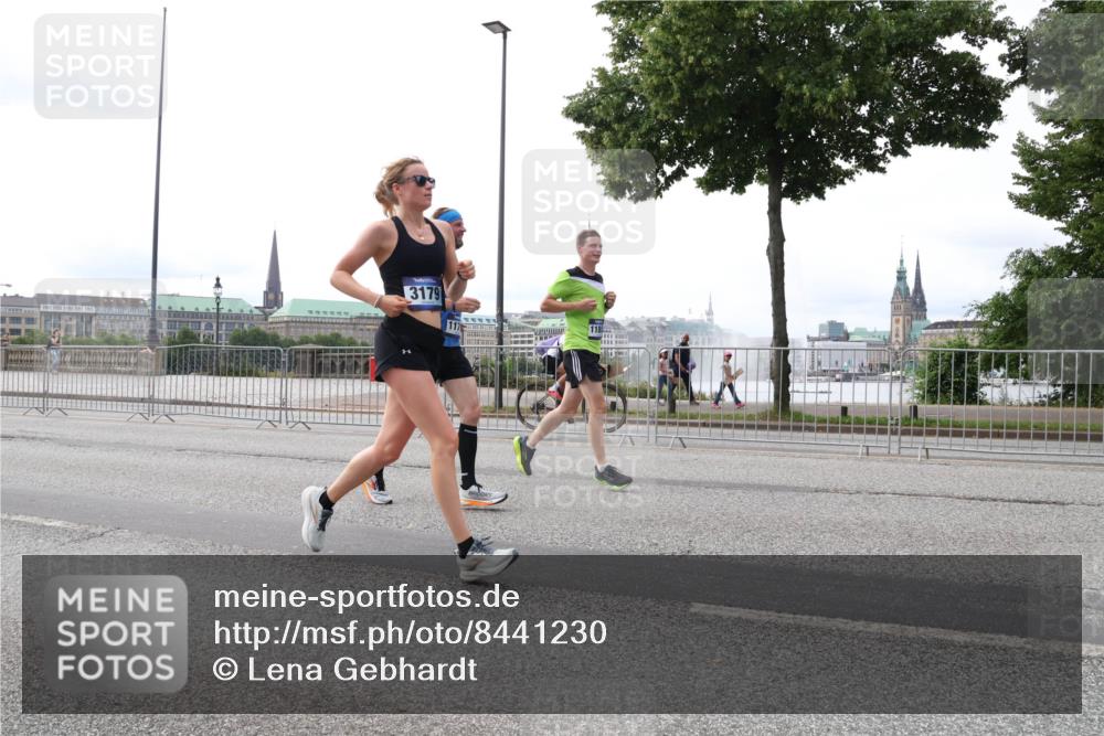 29.06.2025 - hella hamburg halbmarathon Lena Gebhardt http://msf.ph/oto/8441230 29.06.2025 10:29:24 Lombardsbrücke 3179, 118, 1063, 1230, 1661, 1869, 2688, 3179, 3311, 3524, 4161, 4349, 4362, 4373, 4395, 4982, 6285, 6345, 6725, 7169, 7449, 7517, 7832, 8048, 8812, 9714, 10198, 10322, 10641, 10808, 10996, 11249, 11269, 11634, 11792, 11803, 11989, 12086, 12099, 12216, 12404, 12442, 12958, 13090, 13382, 14644, 15952, 15955, 16306, 16659, 16662, 16673, 16676, 17496, 17945, 18298, 18299, 18414 meine-sportfotos.de