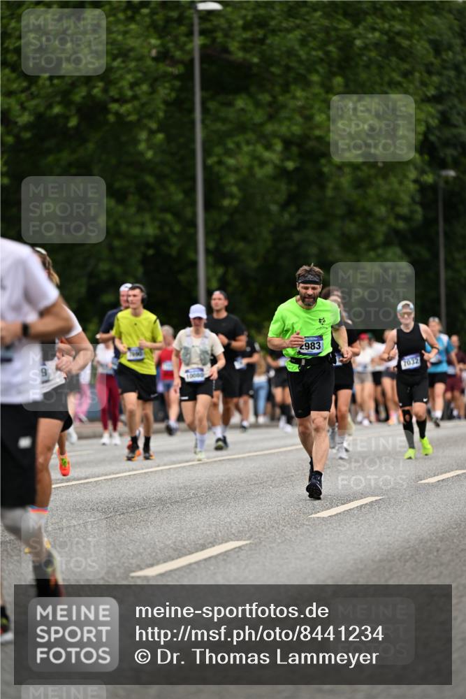 29.06.2025 - hella hamburg halbmarathon Dr. Thomas Lammeyer http://msf.ph/oto/8441234 29.06.2025 10:57:12 Kennedybrücke 2420, 2593, 2983, 2988, 3227, 3787, 6135, 6604, 7032, 7511, 7690, 7735, 7871, 8250, 8251, 9340, 10080, 10417, 10568, 10600, 10693, 10879, 10884 meine-sportfotos.de