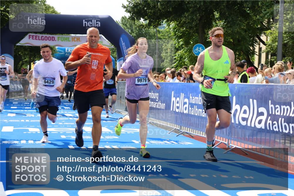 29.06.2025 - hella hamburg halbmarathon Strokosch-Dieckow http://msf.ph/oto/8441243 29.06.2025 10:40:49 Ziel 1631, 1677, 1882, 2750, 4634, 4889, 5014, 5026, 5745, 6429, 7080, 7109, 7378, 8074, 8629, 9547, 9979, 10369, 10900, 10934, 11959, 12088, 12385, 13029, 13158, 14092, 14661, 15351, 15689, 16201, 16249, 16347, 17032, 17486, 17720, 18173 meine-sportfotos.de