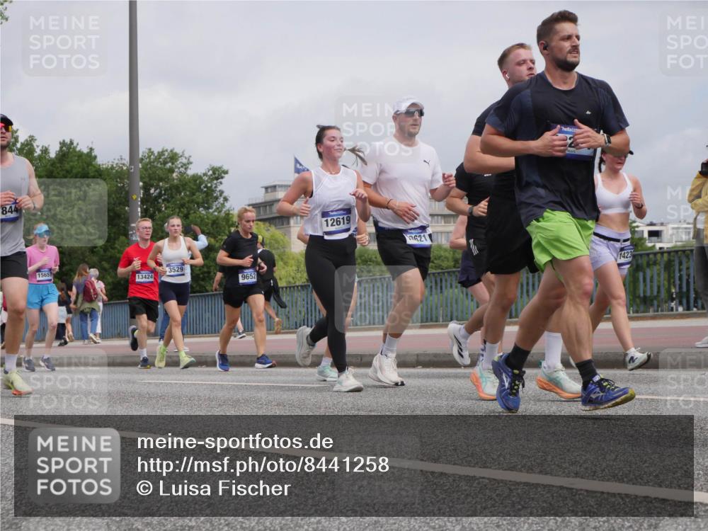 29.06.2025 - hella hamburg halbmarathon Luisa Fischer http://msf.ph/oto/8441258 29.06.2025 10:22:13 Kennedybrücke 844, 15657, 13424, 3529, 9652, 12619, 7621, 1423, 1349, 1718, 2311, 2781, 3026, 3529, 5034, 5098, 5323, 6194, 7051, 7252, 7566, 7844, 8575, 9652, 10037 meine-sportfotos.de
