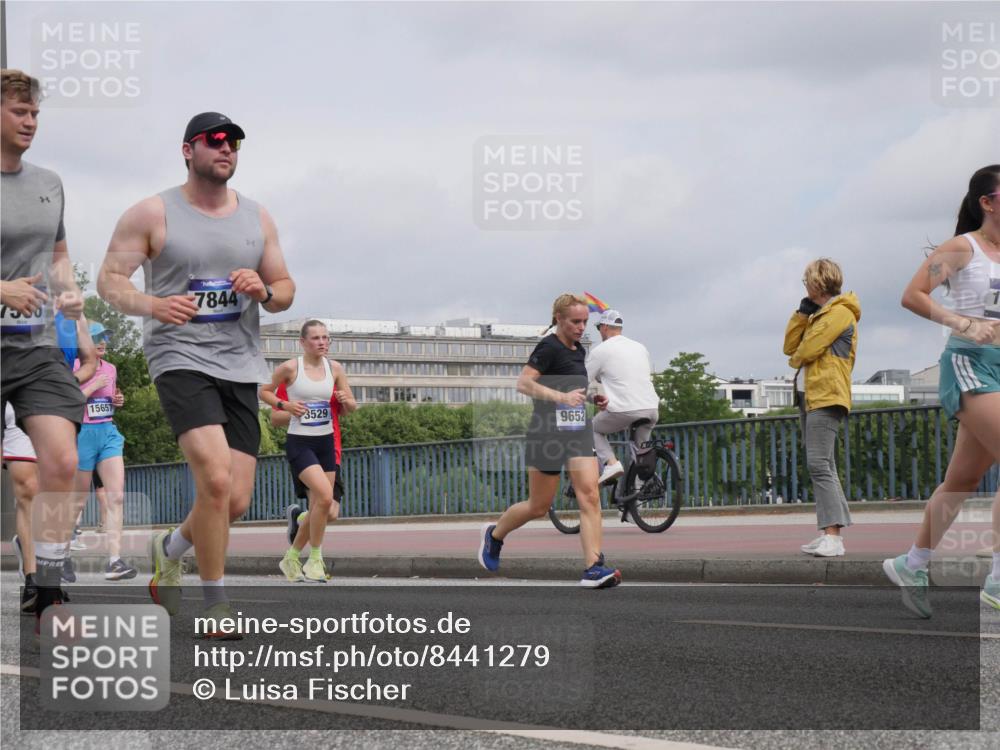 29.06.2025 - hella hamburg halbmarathon Luisa Fischer http://msf.ph/oto/8441279 29.06.2025 10:22:14 Kennedybrücke 15657, 7844, 3529, 9652, 1349, 1718, 2311, 2781, 2895, 3026, 3529, 5034, 5098, 5323, 7051, 7252, 7566, 7844, 8575, 9652 meine-sportfotos.de