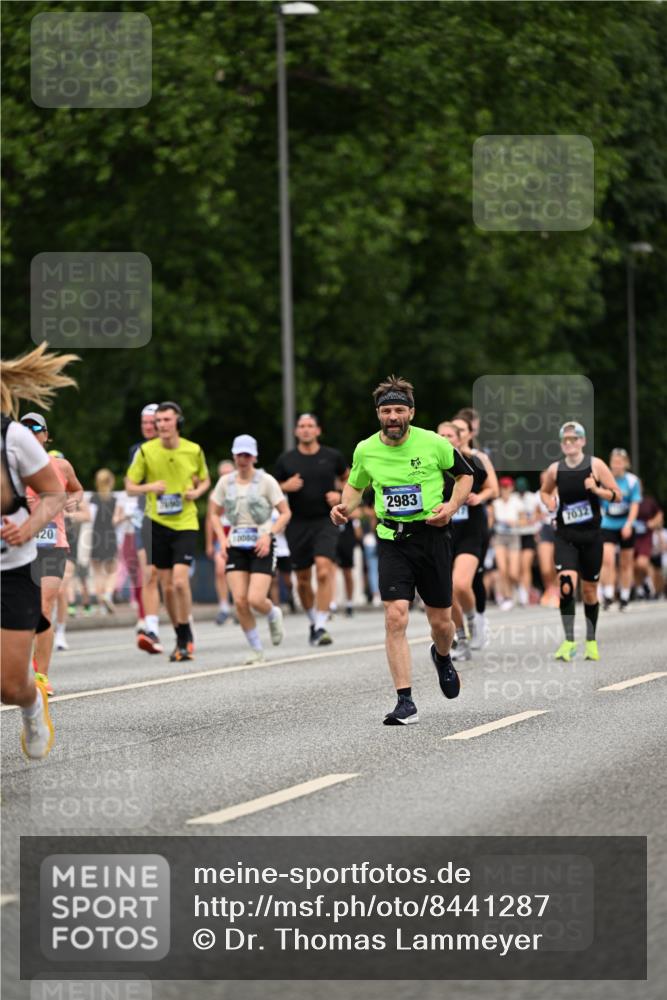 29.06.2025 - hella hamburg halbmarathon Dr. Thomas Lammeyer http://msf.ph/oto/8441287 29.06.2025 10:57:12 Kennedybrücke 2420, 2593, 2983, 2988, 3227, 3787, 6135, 6604, 7032, 7511, 7690, 7735, 7871, 8250, 8251, 9340, 10080, 10417, 10568, 10600, 10693, 10879, 10884 meine-sportfotos.de