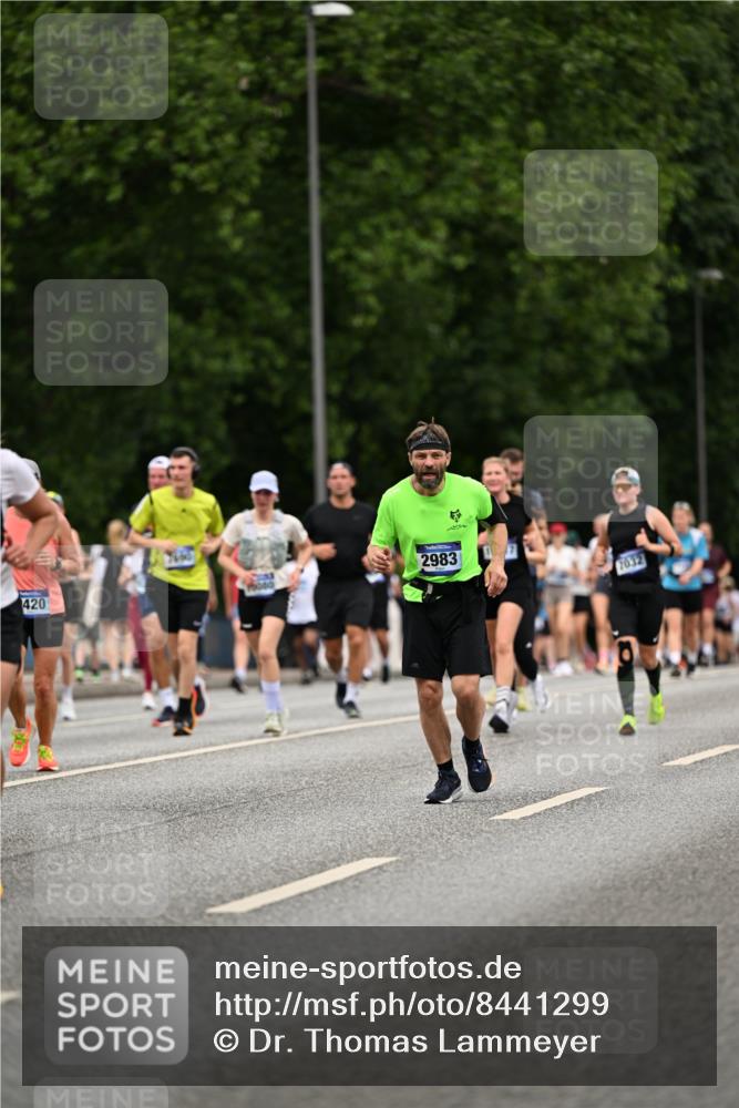 29.06.2025 - hella hamburg halbmarathon Dr. Thomas Lammeyer http://msf.ph/oto/8441299 29.06.2025 10:57:13 Kennedybrücke 2420, 2983, 2988, 3227, 3787, 6135, 6604, 7032, 7511, 7690, 7735, 7871, 8250, 8251, 9340, 10080, 10417, 10568, 10600, 10693, 10879, 10884, 10981 meine-sportfotos.de