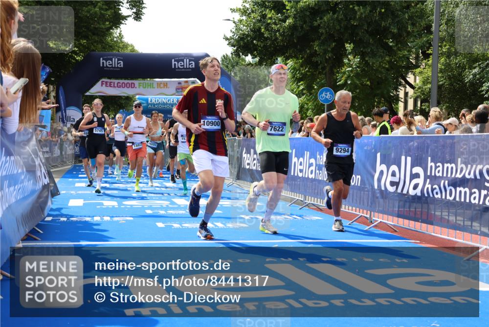 29.06.2025 - hella hamburg halbmarathon Strokosch-Dieckow http://msf.ph/oto/8441317 29.06.2025 10:40:42 Ziel 1631, 1882, 1912, 2324, 2714, 2750, 4634, 4843, 4889, 5014, 5026, 5745, 6429, 7080, 7109, 7622, 8074, 8629, 9294, 9979, 10900, 11959, 12865, 14092, 14272, 14820, 15351, 15493, 15542, 16201, 16249, 16599, 17486, 17724, 18399 meine-sportfotos.de