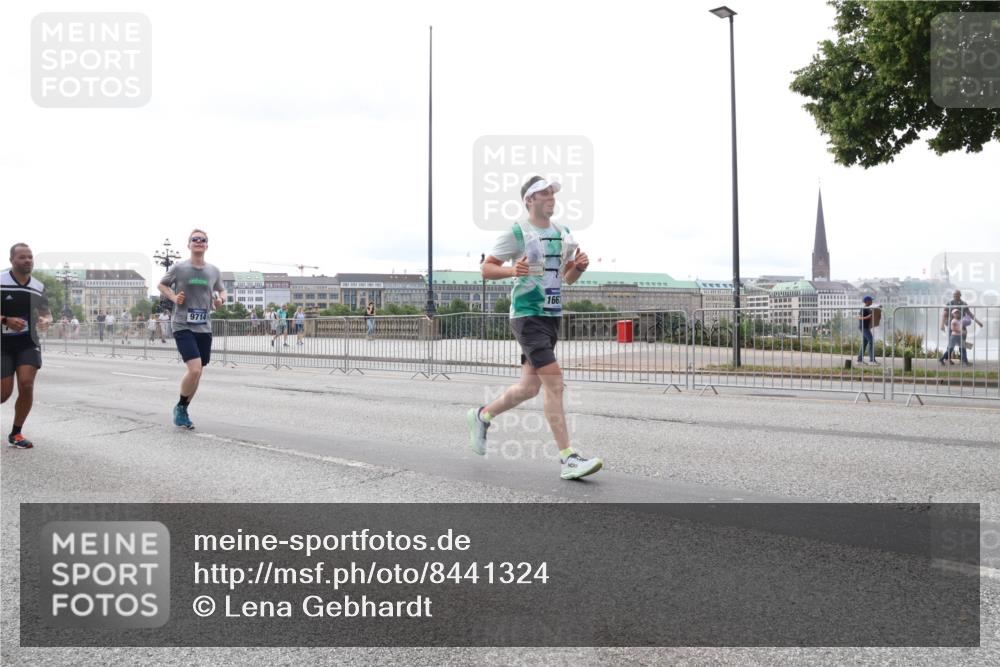 29.06.2025 - hella hamburg halbmarathon Lena Gebhardt http://msf.ph/oto/8441324 29.06.2025 10:29:25 Lombardsbrücke 9714, 1661, 1063, 1230, 1661, 2688, 3179, 3311, 3524, 4161, 4349, 4362, 4373, 4395, 4982, 5350, 6285, 6345, 6725, 7169, 7449, 7517, 7832, 8048, 8812, 9714, 9937, 10198, 10322, 10641, 10808, 10996, 11249, 11269, 11634, 11792, 11803, 11989, 12086, 12099, 12216, 12404, 12442, 12958, 13090, 13382, 14644, 15952, 15955, 16306, 16659, 16662, 16673, 16676, 17496, 17945, 18298, 18299, 18414 meine-sportfotos.de