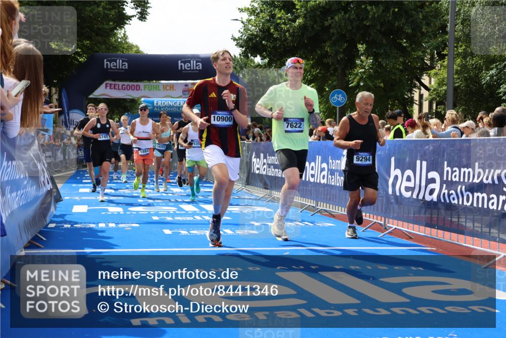 29.06.2025 - hella hamburg halbmarathon Strokosch-Dieckow http://msf.ph/oto/8441346 29.06.2025 10:40:42 Ziel 1631, 1882, 1912, 2324, 2714, 2750, 4634, 4843, 4889, 5014, 5026, 5745, 6429, 7080, 7109, 7622, 8074, 8629, 9294, 9979, 10900, 11959, 12865, 14092, 14272, 14820, 15351, 15493, 15542, 16201, 16249, 16599, 17486, 17724, 18399 meine-sportfotos.de
