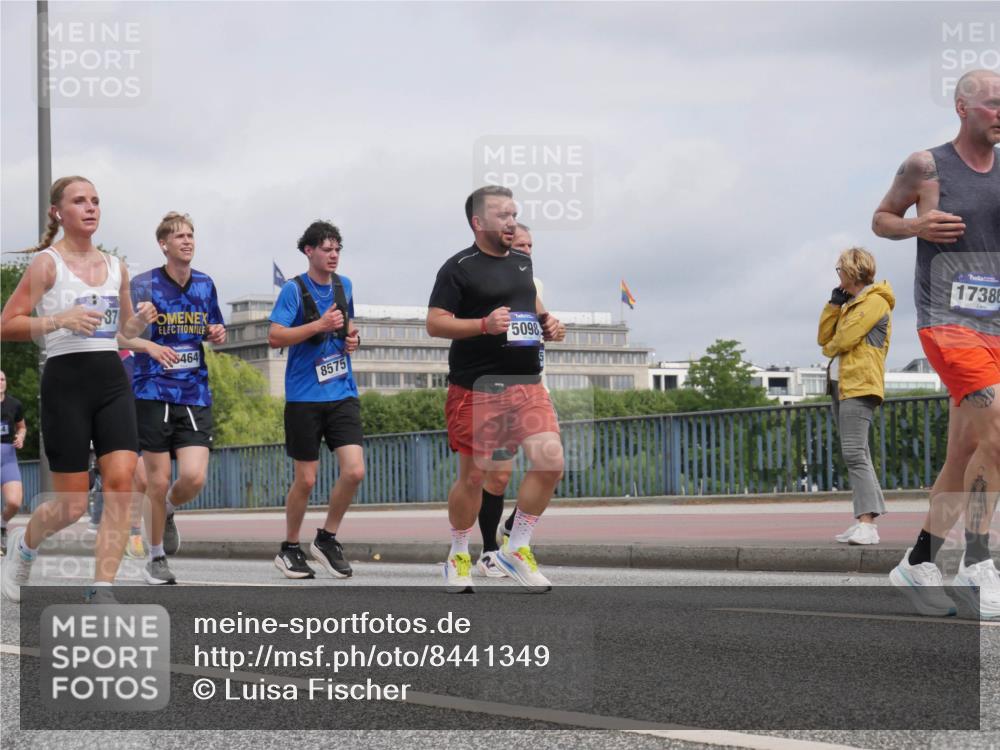 29.06.2025 - hella hamburg halbmarathon Luisa Fischer http://msf.ph/oto/8441349 29.06.2025 10:22:18 Kennedybrücke 4, 37, 464, 8575, 5098, 17386, 1718, 2311, 2589, 2895, 3105, 3118, 3529, 5034, 5098, 6270, 7252, 7566, 7844, 8575, 9652 meine-sportfotos.de