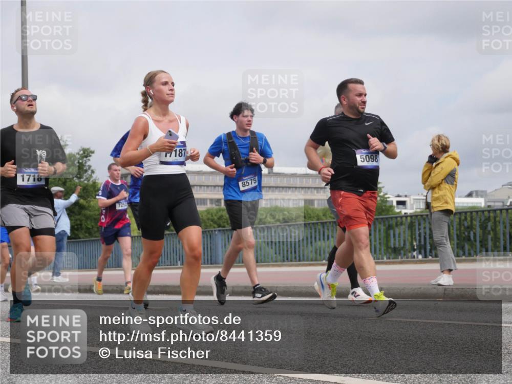 29.06.2025 - hella hamburg halbmarathon Luisa Fischer http://msf.ph/oto/8441359 29.06.2025 10:22:19 Kennedybrücke 1718, 7252, 187, 8575, 5098, 1325, 1718, 1755, 2017, 2589, 2895, 3105, 3118, 3529, 4722, 5034, 5098, 6270, 7252, 7566, 7844, 8575, 9252 meine-sportfotos.de