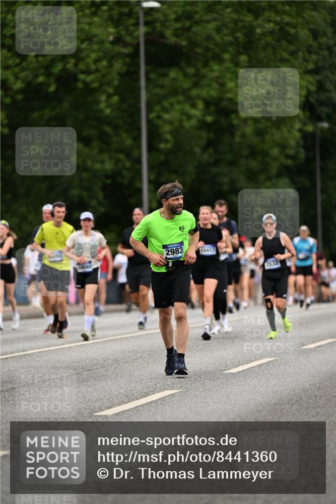 29.06.2025 - hella hamburg halbmarathon Dr. Thomas Lammeyer http://msf.ph/oto/8441360 29.06.2025 10:57:13 Kennedybrücke 2420, 2983, 2988, 3227, 3787, 6135, 6604, 7032, 7511, 7690, 7735, 7871, 8250, 8251, 9340, 10080, 10417, 10568, 10600, 10693, 10879, 10884, 10981 meine-sportfotos.de