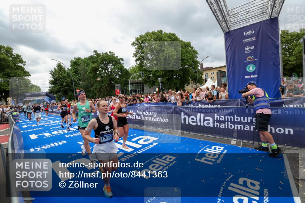 29.06.2025 - hella hamburg halbmarathon Zöllner http://msf.ph/oto/8441363 29.06.2025 10:56:14 Ziel 1193, 4594, 4813, 5465, 5492, 5570, 8330, 8639, 9907, 10789, 12545, 14363, 15484, 16113, 16634, 17468, 17640, 17642 meine-sportfotos.de