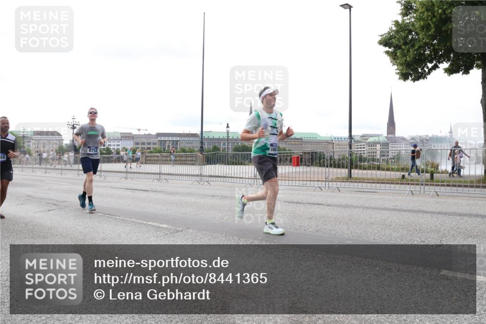 29.06.2025 - hella hamburg halbmarathon Lena Gebhardt http://msf.ph/oto/8441365 29.06.2025 10:29:25 Lombardsbrücke 49, 9714, 1063, 1230, 1661, 2688, 3179, 3311, 3524, 4161, 4349, 4362, 4373, 4395, 4982, 5350, 6285, 6345, 6725, 7169, 7449, 7517, 7832, 8048, 8812, 9714, 9937, 10198, 10322, 10641, 10808, 10996, 11249, 11269, 11634, 11792, 11803, 11989, 12086, 12099, 12216, 12404, 12442, 12958, 13090, 13382, 14644, 15952, 15955, 16306, 16659, 16662, 16673, 16676, 17496, 17945, 18298, 18299, 18414 meine-sportfotos.de