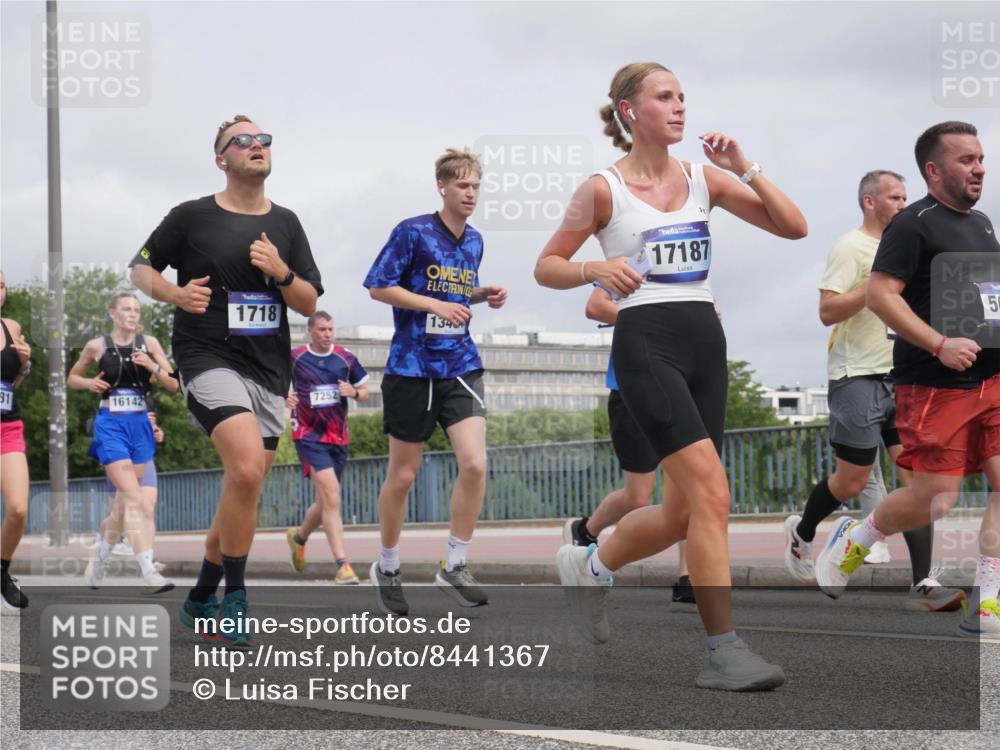 29.06.2025 - hella hamburg halbmarathon Luisa Fischer http://msf.ph/oto/8441367 29.06.2025 10:22:19 Kennedybrücke 31, 16142, 1718, 7252, 1343, 17187, 50, 1325, 1718, 1755, 2017, 2589, 2895, 3105, 3118, 3529, 4722, 5034, 5098, 6270, 7252, 7566, 7844, 8575, 9252 meine-sportfotos.de