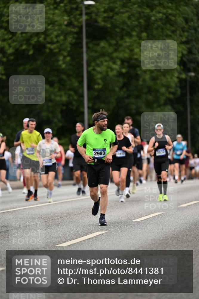 29.06.2025 - hella hamburg halbmarathon Dr. Thomas Lammeyer http://msf.ph/oto/8441381 29.06.2025 10:57:13 Kennedybrücke 2420, 2983, 2988, 3227, 3787, 6135, 6604, 7032, 7511, 7690, 7735, 7871, 8250, 8251, 9340, 10080, 10417, 10568, 10600, 10693, 10879, 10884, 10981 meine-sportfotos.de