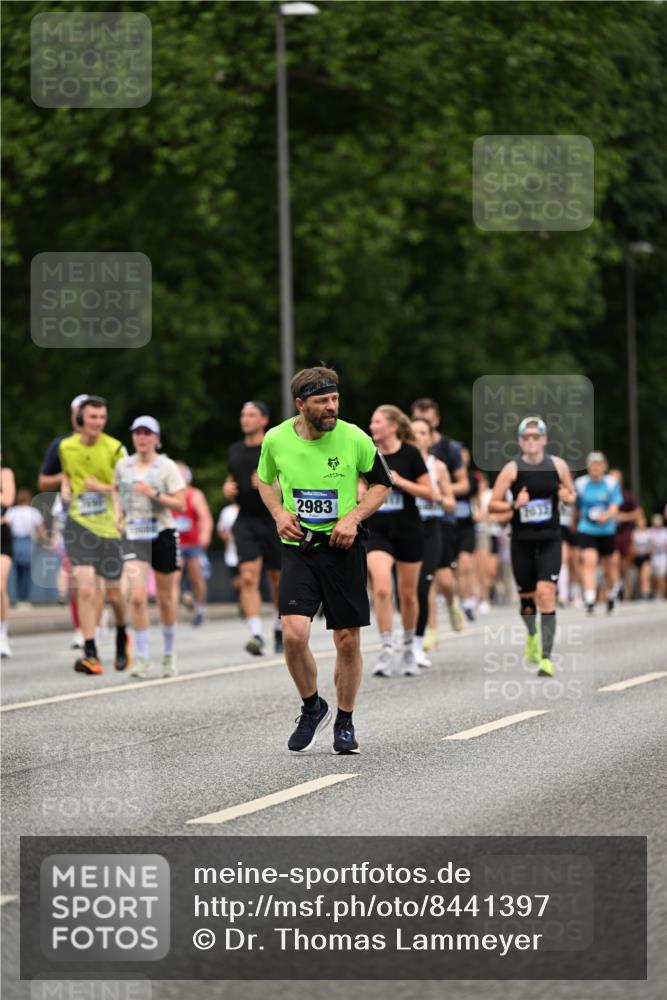 29.06.2025 - hella hamburg halbmarathon Dr. Thomas Lammeyer http://msf.ph/oto/8441397 29.06.2025 10:57:14 Kennedybrücke 2420, 2983, 2988, 3227, 3787, 4595, 6135, 6604, 7032, 7511, 7690, 7735, 7871, 9340, 10080, 10417, 10568, 10600, 10693, 10879, 10884, 10981 meine-sportfotos.de