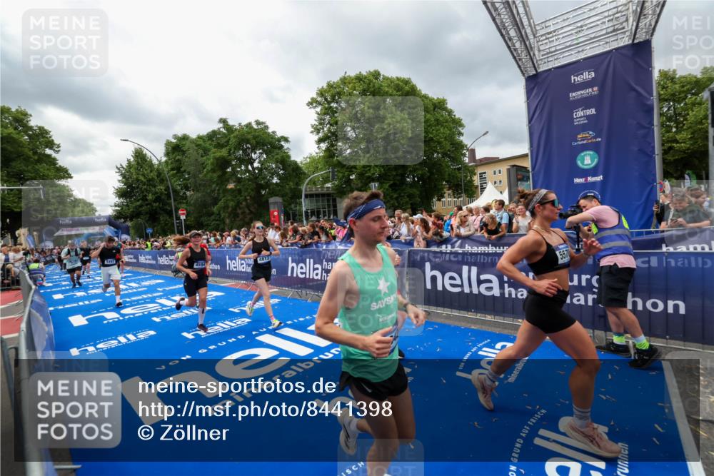 29.06.2025 - hella hamburg halbmarathon Zöllner http://msf.ph/oto/8441398 29.06.2025 10:56:14 Ziel 1193, 4594, 4813, 5465, 5492, 5570, 8330, 8639, 9907, 10789, 12545, 14363, 15484, 16113, 16634, 17468, 17640, 17642 meine-sportfotos.de