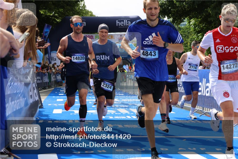 29.06.2025 - hella hamburg halbmarathon Strokosch-Dieckow http://msf.ph/oto/8441420 29.06.2025 10:40:40 Ziel 1882, 1912, 2324, 2714, 2750, 4634, 4843, 4889, 5014, 5026, 5745, 7080, 7622, 8074, 8629, 9294, 10900, 11959, 12865, 14092, 14272, 14820, 15015, 15351, 15493, 15542, 16201, 16249, 16599, 17486, 17724, 18399 meine-sportfotos.de