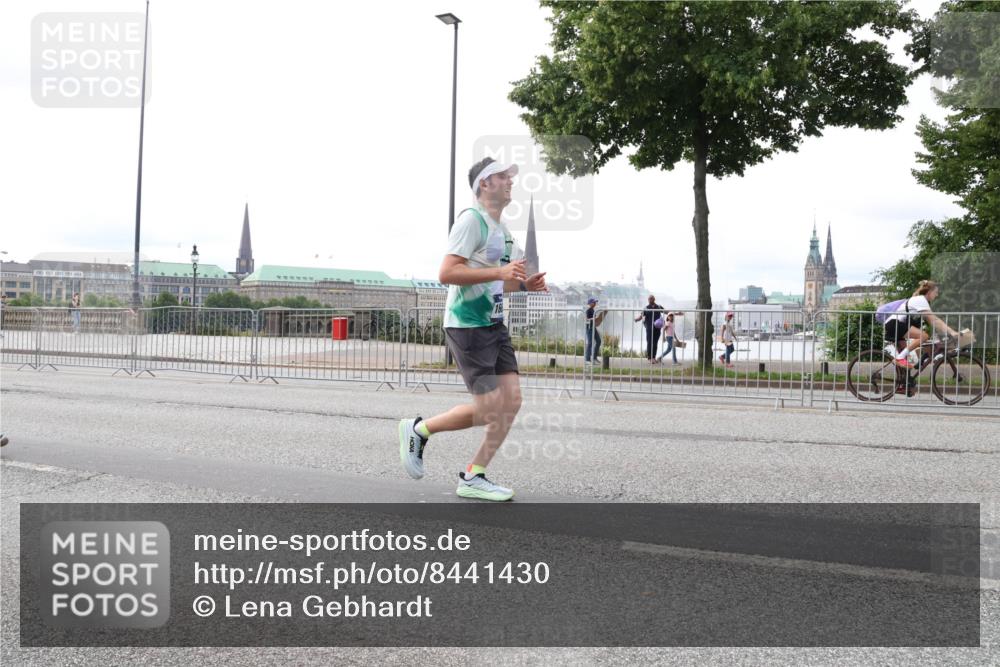 29.06.2025 - hella hamburg halbmarathon Lena Gebhardt http://msf.ph/oto/8441430 29.06.2025 10:29:26 Lombardsbrücke 1063, 1230, 1661, 2688, 3179, 3311, 3524, 4161, 4349, 4362, 4373, 4395, 4982, 5350, 6285, 6345, 6725, 7169, 7449, 7517, 7832, 8048, 8812, 9714, 9937, 10198, 10322, 10641, 10808, 10996, 11249, 11269, 11444, 11634, 11792, 11803, 11989, 12086, 12099, 12216, 12227, 12404, 12442, 12958, 13090, 13382, 14644, 15952, 15955, 16306, 16659, 16662, 16673, 16676, 17496, 17945, 18298, 18299, 18414 meine-sportfotos.de