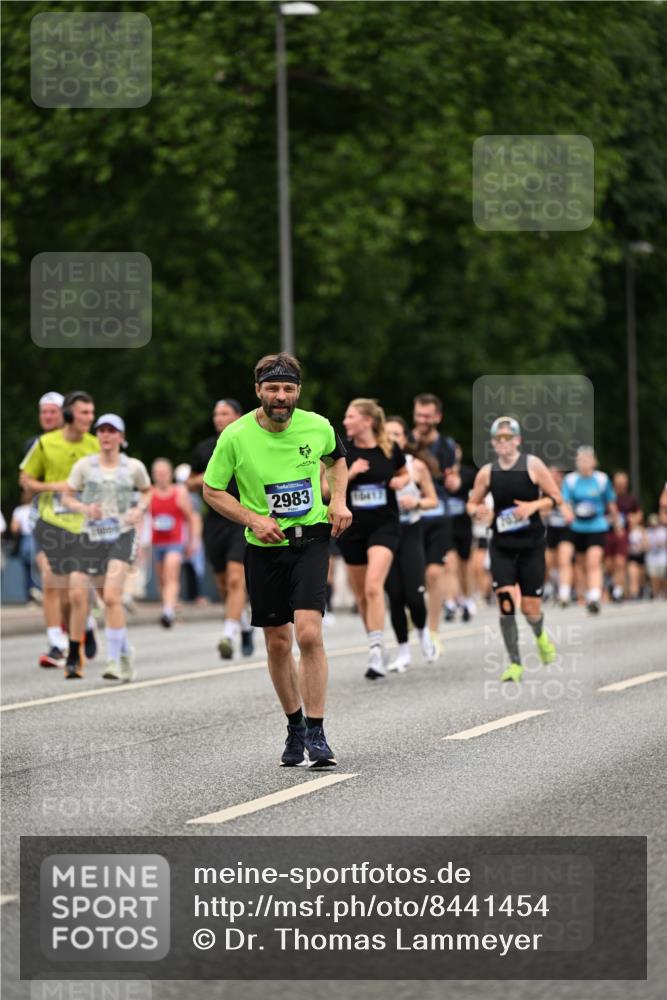29.06.2025 - hella hamburg halbmarathon Dr. Thomas Lammeyer http://msf.ph/oto/8441454 29.06.2025 10:57:14 Kennedybrücke 2420, 2983, 2988, 3227, 3787, 4595, 6135, 6604, 7032, 7511, 7690, 7735, 7871, 9340, 10080, 10417, 10568, 10600, 10693, 10879, 10884, 10981 meine-sportfotos.de