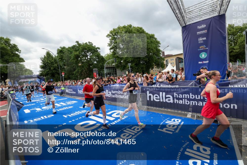29.06.2025 - hella hamburg halbmarathon Zöllner http://msf.ph/oto/8441465 29.06.2025 10:56:15 Ziel 1193, 4594, 4813, 5465, 5492, 5570, 8330, 8639, 9903, 9907, 10789, 12348, 12545, 14363, 15484, 16113, 16634, 17468, 17642, 19152 meine-sportfotos.de