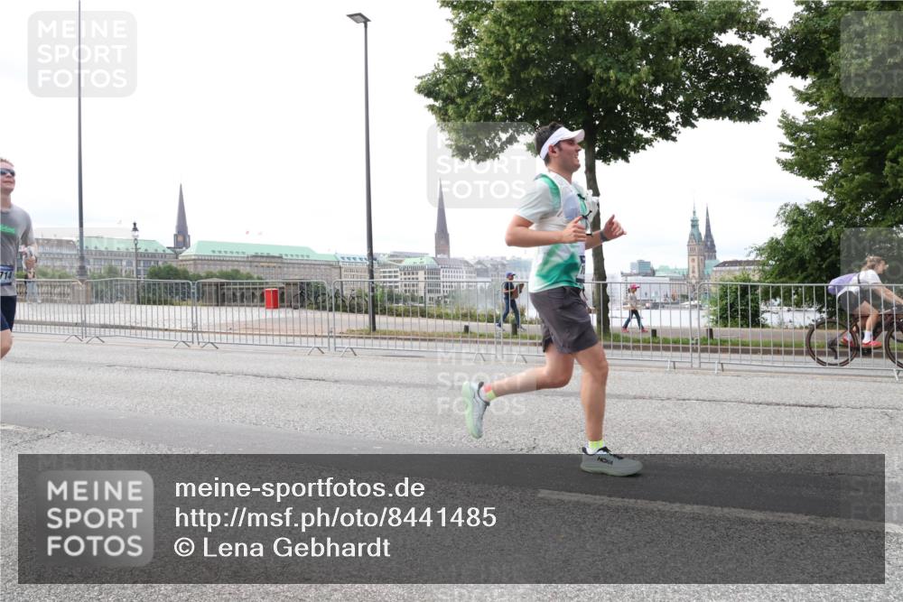 29.06.2025 - hella hamburg halbmarathon Lena Gebhardt http://msf.ph/oto/8441485 29.06.2025 10:29:26 Lombardsbrücke 1063, 1230, 1661, 2688, 3179, 3311, 3524, 4161, 4349, 4362, 4373, 4395, 4982, 5350, 6285, 6345, 6725, 7169, 7449, 7517, 7832, 8048, 8812, 9714, 9937, 10198, 10322, 10641, 10808, 10996, 11249, 11269, 11444, 11634, 11792, 11803, 11989, 12086, 12099, 12216, 12227, 12404, 12442, 12958, 13090, 13382, 14644, 15952, 15955, 16306, 16659, 16662, 16673, 16676, 17496, 17945, 18298, 18299, 18414 meine-sportfotos.de