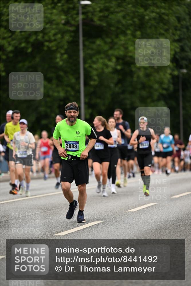 29.06.2025 - hella hamburg halbmarathon Dr. Thomas Lammeyer http://msf.ph/oto/8441492 29.06.2025 10:57:14 Kennedybrücke 2420, 2983, 2988, 3227, 3787, 4595, 6135, 6604, 7032, 7511, 7690, 7735, 7871, 9340, 10080, 10417, 10568, 10600, 10693, 10879, 10884, 10981 meine-sportfotos.de