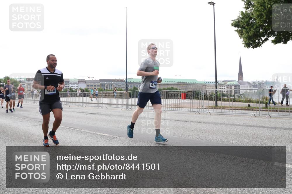 29.06.2025 - hella hamburg halbmarathon Lena Gebhardt http://msf.ph/oto/8441501 29.06.2025 10:29:27 Lombardsbrücke 9714, 7449, 174, 1063, 1230, 1661, 2688, 3179, 3311, 3524, 4161, 4349, 4373, 4395, 4982, 5350, 6285, 6345, 6725, 7169, 7449, 7517, 7832, 8048, 8812, 9714, 9937, 10198, 10322, 10641, 10808, 10996, 11249, 11269, 11444, 11634, 11792, 11803, 11989, 12086, 12099, 12216, 12227, 12404, 12442, 12958, 13090, 13382, 14644, 15952, 15955, 16306, 16659, 16662, 16673, 16676, 17496, 17945, 18298, 18299, 18414 meine-sportfotos.de