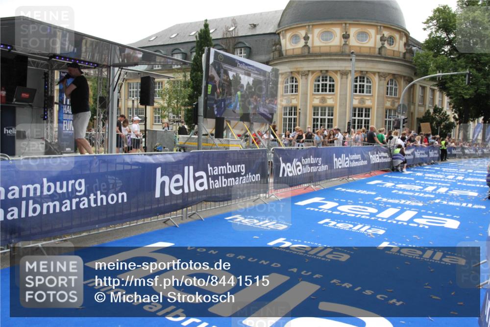 29.06.2025 - hella hamburg halbmarathon Michael Strokosch http://msf.ph/oto/8441515 29.06.2025 10:24:27 Ziel 18695 meine-sportfotos.de