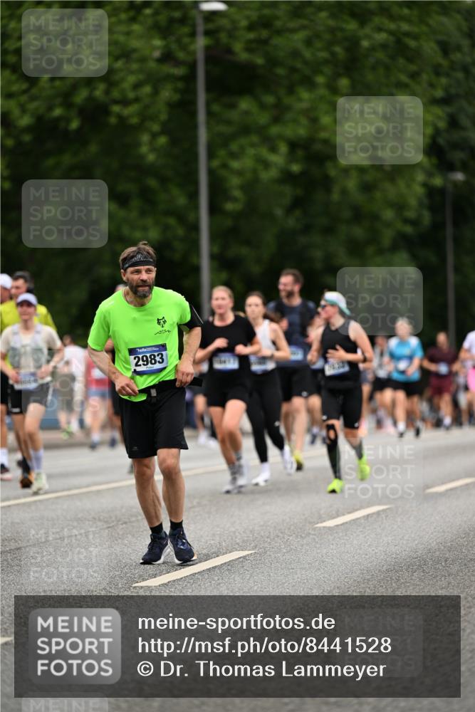 29.06.2025 - hella hamburg halbmarathon Dr. Thomas Lammeyer http://msf.ph/oto/8441528 29.06.2025 10:57:15 Kennedybrücke 2420, 2983, 2988, 3227, 3787, 4595, 6135, 6604, 7032, 7511, 7690, 7735, 7871, 9340, 10080, 10417, 10568, 10600, 10879, 10884, 10981 meine-sportfotos.de