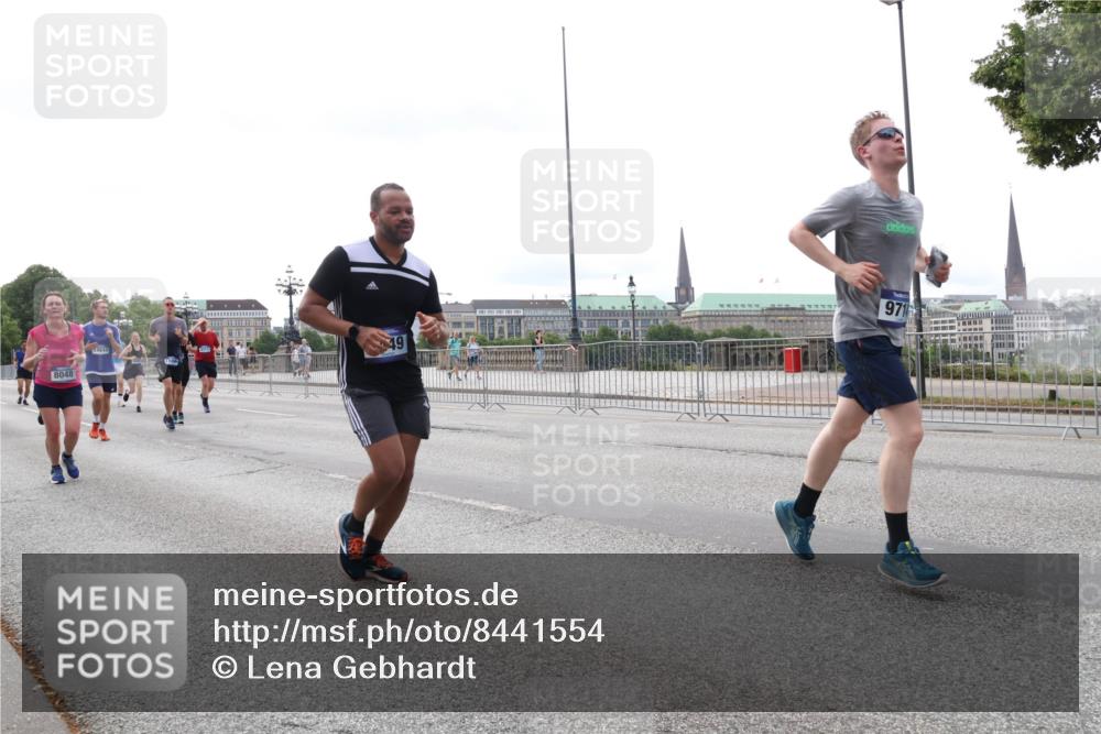 29.06.2025 - hella hamburg halbmarathon Lena Gebhardt http://msf.ph/oto/8441554 29.06.2025 10:29:27 Lombardsbrücke 8048, 14644, 49, 971, 1063, 1230, 1661, 2688, 3179, 3311, 3524, 4161, 4349, 4373, 4395, 4982, 5350, 6285, 6345, 6725, 7169, 7449, 7517, 7832, 8048, 8812, 9714, 9937, 10198, 10322, 10641, 10808, 10996, 11249, 11269, 11444, 11634, 11792, 11803, 11989, 12086, 12099, 12216, 12227, 12404, 12442, 12958, 13090, 13382, 14644, 15952, 15955, 16306, 16659, 16662, 16673, 16676, 17496, 17945, 18298, 18299, 18414 meine-sportfotos.de