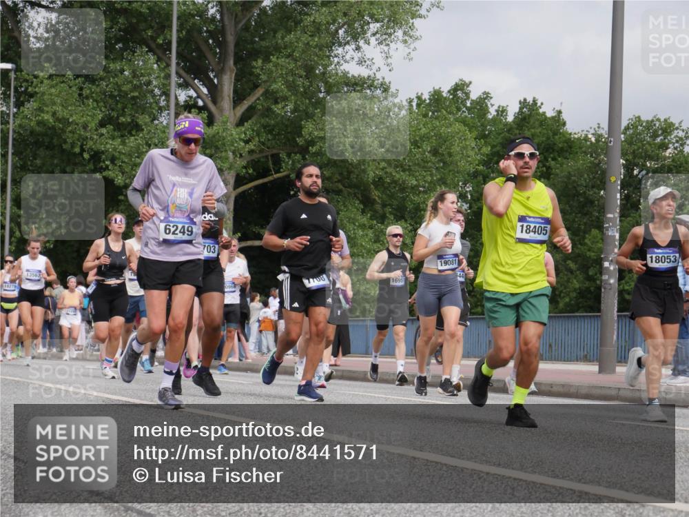 29.06.2025 - hella hamburg halbmarathon Luisa Fischer http://msf.ph/oto/8441571 29.06.2025 10:22:36 Kennedybrücke 18279, 13567, 1124, 6249, 703, 0966, 7708, 16951, 19081, 18405, 18053, 1159, 1160, 1708, 2703, 2812, 4108, 4170, 5178, 5449, 6249, 7143, 8778, 10540 meine-sportfotos.de