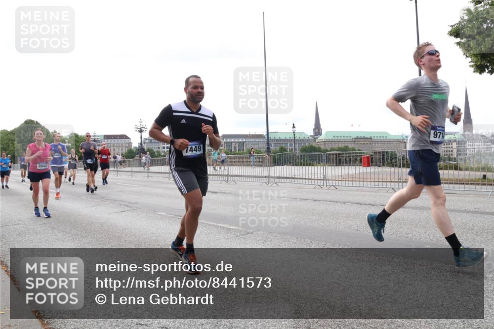 29.06.2025 - hella hamburg halbmarathon Lena Gebhardt http://msf.ph/oto/8441573 29.06.2025 10:29:27 Lombardsbrücke 8048, 14644, 971, 7449, 1063, 1230, 1661, 2688, 3179, 3311, 3524, 4161, 4349, 4373, 4395, 4982, 5350, 6285, 6345, 6725, 7169, 7449, 7517, 7832, 8048, 8812, 9714, 9937, 10198, 10322, 10641, 10808, 10996, 11249, 11269, 11444, 11634, 11792, 11803, 11989, 12086, 12099, 12216, 12227, 12404, 12442, 12958, 13090, 13382, 14644, 15952, 15955, 16306, 16659, 16662, 16673, 16676, 17496, 17945, 18298, 18299, 18414 meine-sportfotos.de