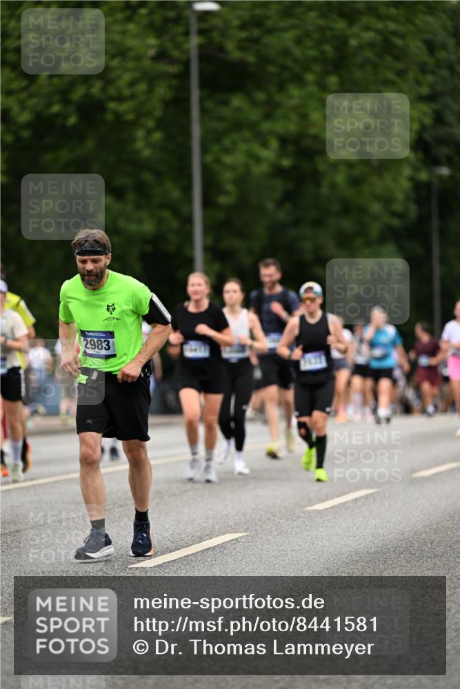 29.06.2025 - hella hamburg halbmarathon Dr. Thomas Lammeyer http://msf.ph/oto/8441581 29.06.2025 10:57:15 Kennedybrücke 2420, 2983, 2988, 3227, 3787, 4595, 6135, 6604, 7032, 7511, 7690, 7735, 7871, 9340, 10080, 10417, 10568, 10600, 10879, 10884, 10981 meine-sportfotos.de
