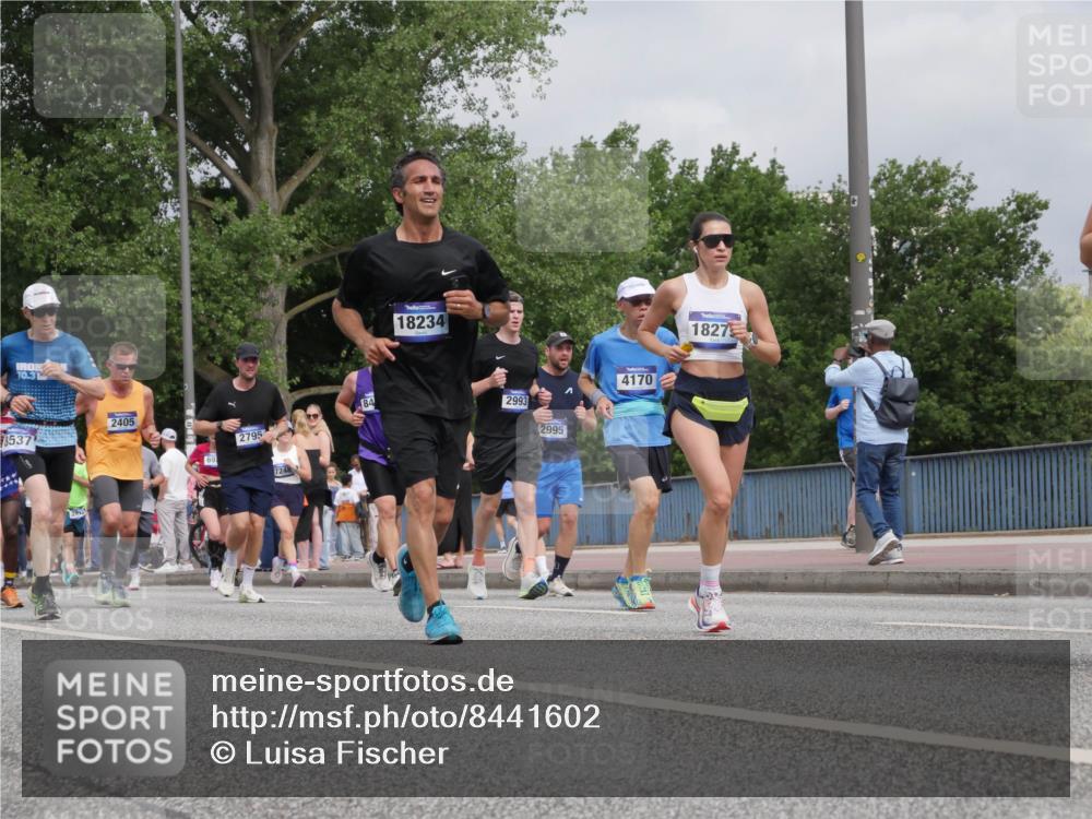29.06.2025 - hella hamburg halbmarathon Luisa Fischer http://msf.ph/oto/8441602 29.06.2025 10:22:43 Kennedybrücke 70, 30, 8537, 2910, 2405, 2795, 7248, 18234, 84, 2993, 2995, 4170, 1827, 2405, 2795, 2918, 2993, 2995, 3446, 4170, 5178, 5397, 5429, 6939, 7248, 7249, 7836, 8427, 8537, 8778, 10540, 10594 meine-sportfotos.de