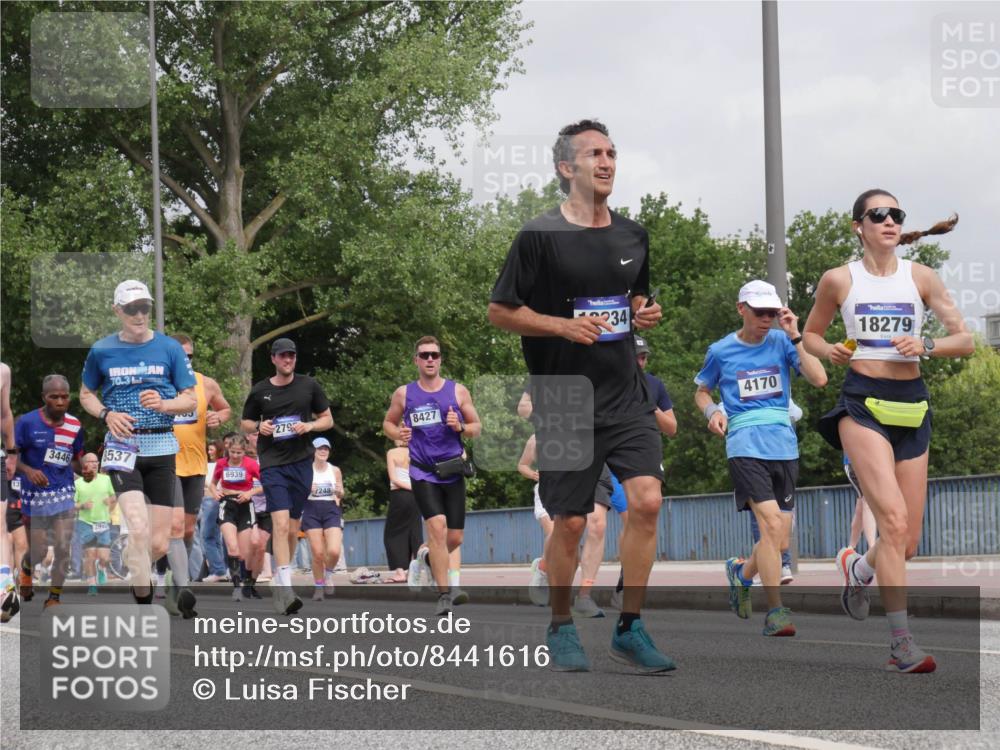 29.06.2025 - hella hamburg halbmarathon Luisa Fischer http://msf.ph/oto/8441616 29.06.2025 10:22:44 Kennedybrücke 70, 31, 279, 3446, 8537, 6939, 1248, 29, 8427, 234, 4170, 18279, 2405, 2795, 2918, 2993, 2995, 3446, 4170, 5178, 5397, 5429, 6939, 7248, 7249, 7836, 8427, 8537, 8778, 10540, 10594 meine-sportfotos.de