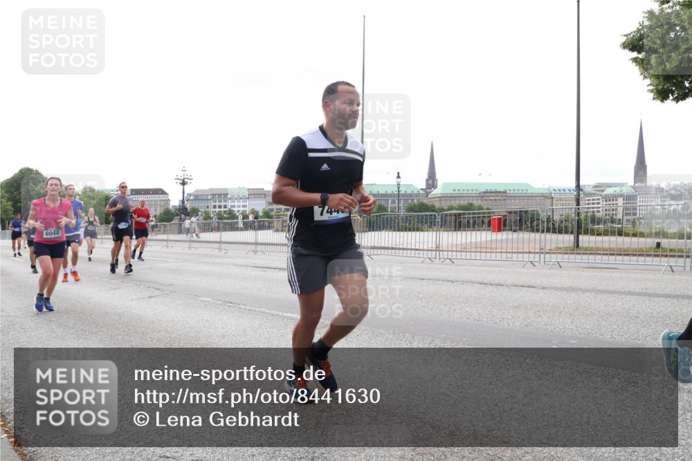 29.06.2025 - hella hamburg halbmarathon Lena Gebhardt http://msf.ph/oto/8441630 29.06.2025 10:29:27 Lombardsbrücke 8048, 1749, 744, 1063, 1230, 1661, 2688, 3179, 3311, 3524, 4161, 4349, 4373, 4395, 4982, 5350, 6285, 6345, 6725, 7169, 7449, 7517, 7832, 8048, 8812, 9714, 9937, 10198, 10322, 10641, 10808, 10996, 11249, 11269, 11444, 11634, 11792, 11803, 11989, 12086, 12099, 12216, 12227, 12404, 12442, 12958, 13090, 13382, 14644, 15952, 15955, 16306, 16659, 16662, 16673, 16676, 17496, 17945, 18298, 18299, 18414 meine-sportfotos.de