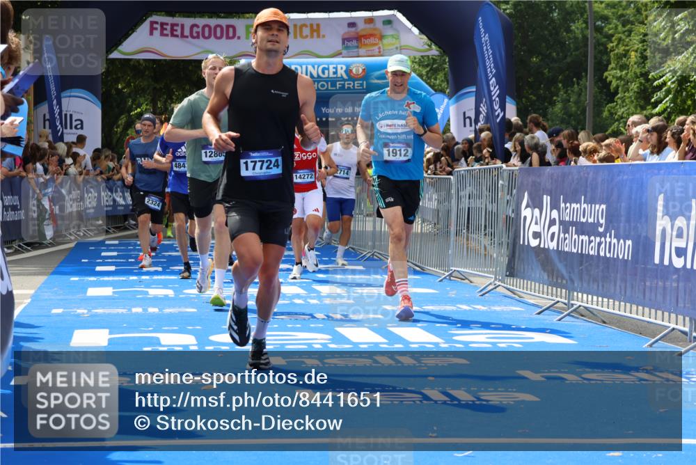 29.06.2025 - hella hamburg halbmarathon Strokosch-Dieckow http://msf.ph/oto/8441651 29.06.2025 10:40:37 Ziel 1882, 1912, 2324, 2714, 2750, 4843, 4889, 5026, 5745, 7284, 7622, 8629, 9294, 10900, 11767, 12365, 12540, 12865, 14092, 14272, 14820, 15015, 15164, 15351, 15493, 15542, 16201, 16249, 16599, 17214, 17724, 18192, 18399 meine-sportfotos.de
