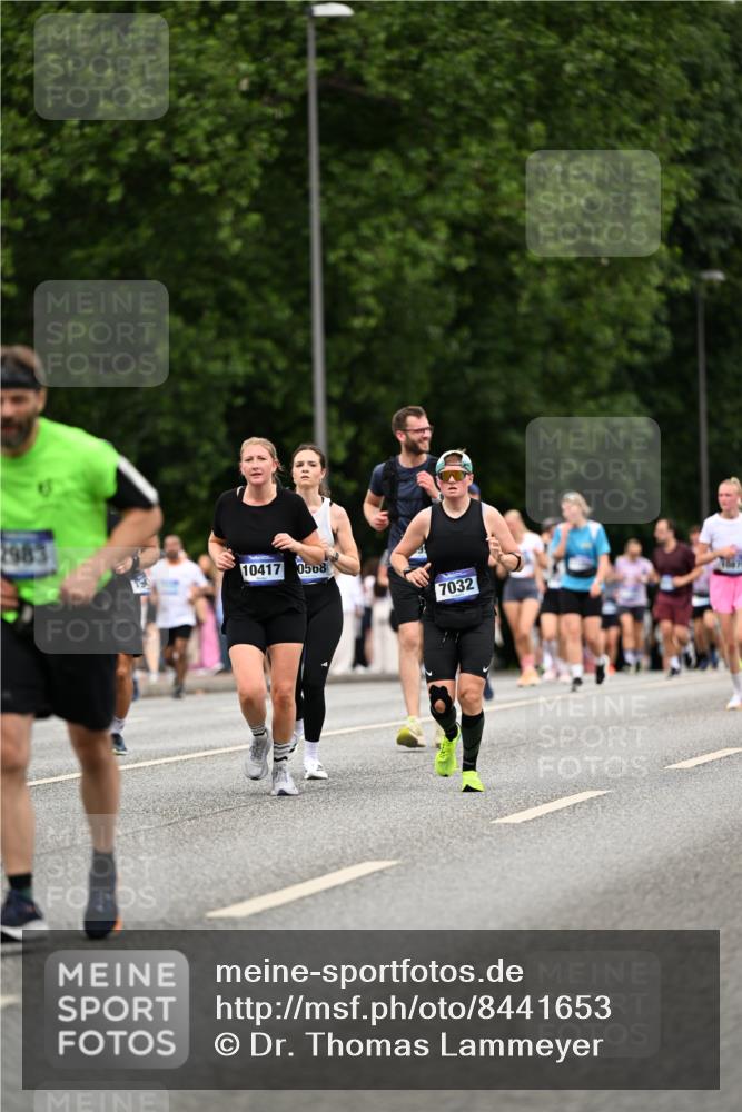 29.06.2025 - hella hamburg halbmarathon Dr. Thomas Lammeyer http://msf.ph/oto/8441653 29.06.2025 10:57:16 Kennedybrücke 2420, 2983, 2988, 3227, 3787, 4595, 6135, 6604, 7032, 7511, 7690, 7735, 7871, 9340, 10080, 10417, 10568, 10879, 10884, 10981 meine-sportfotos.de