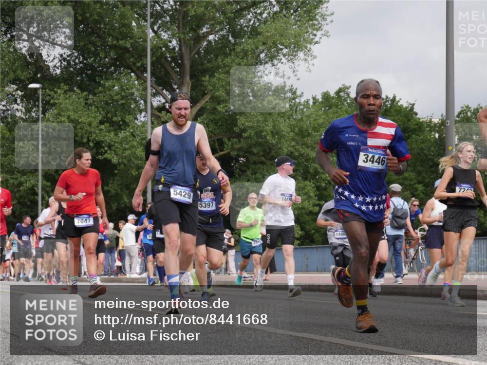 29.06.2025 - hella hamburg halbmarathon Luisa Fischer http://msf.ph/oto/8441668 29.06.2025 10:22:48 Kennedybrücke 5834, 7647, 45, 5429, 5397, 14498, 291, 1480, 3446, 72, 2405, 2795, 2918, 2993, 2995, 3446, 3631, 4170, 4562, 4570, 4979, 5178, 5397, 5429, 6939, 7248, 7249, 7836, 8427, 8537, 10349, 10594 meine-sportfotos.de