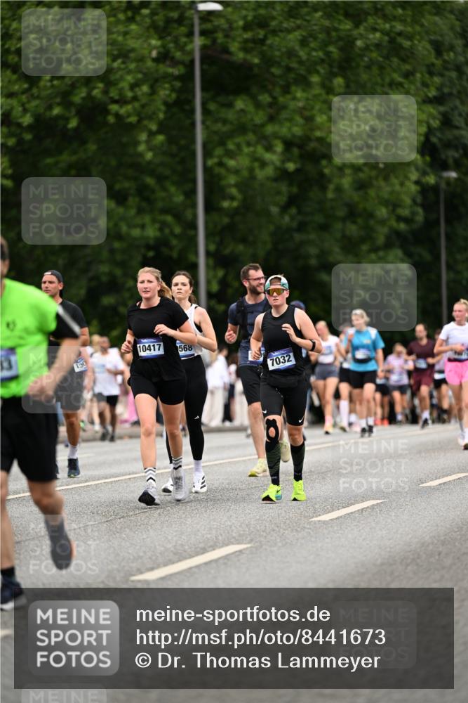 29.06.2025 - hella hamburg halbmarathon Dr. Thomas Lammeyer http://msf.ph/oto/8441673 29.06.2025 10:57:16 Kennedybrücke 2420, 2983, 2988, 3227, 3787, 4595, 6135, 6604, 7032, 7511, 7690, 7735, 7871, 9340, 10080, 10417, 10568, 10879, 10884, 10981 meine-sportfotos.de