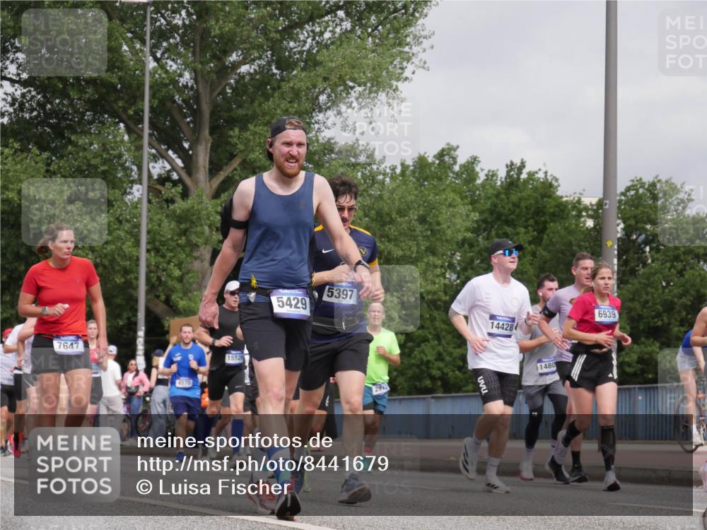 29.06.2025 - hella hamburg halbmarathon Luisa Fischer http://msf.ph/oto/8441679 29.06.2025 10:22:49 Kennedybrücke 7647, 4570, 15529, 5429, 5397, 291, 14428, 1480, 6939, 2405, 2795, 2918, 2993, 2995, 3446, 3631, 4170, 4562, 4570, 4979, 5178, 5397, 5429, 6939, 7248, 7249, 7836, 8427, 8537, 10349, 10594 meine-sportfotos.de