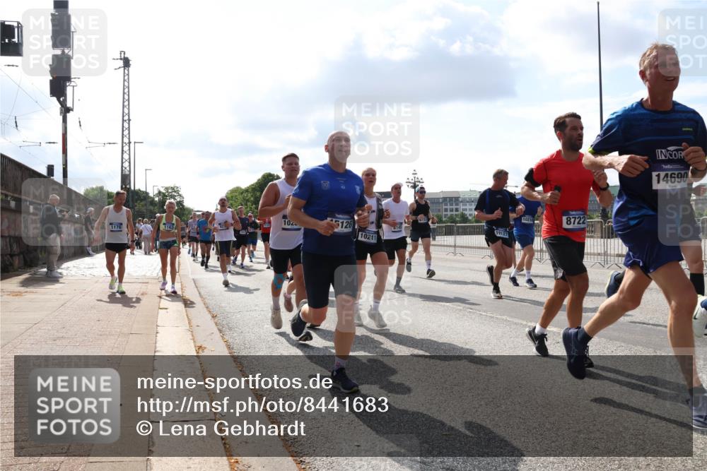 29.06.2025 - hella hamburg halbmarathon Lena Gebhardt http://msf.ph/oto/8441683 29.06.2025 09:53:00 Lombardsbrücke 102, 1176, 1163, 10, 5126, 10211, 145, 19127, 10216, 8722, 14690, 1012, 1070, 1163, 1176, 1220, 1391, 1415, 1512, 1613, 1735, 1782, 2048, 2189, 2213, 2233, 2234, 2590, 2788, 2970, 3021, 3098, 3109, 3124, 3304, 3907, 3917, 3928, 4080, 4277, 4497, 4553, 4691, 4933, 4981, 4997, 5007, 5132, 5476, 5477, 5623, 5682, 6081, 6152, 6203, 6712, 6716, 7005, 7067, 7093, 7147, 7191, 7204, 7325, 7450, 7451, 7599, 7765, 7843, 7865, 7961, 8063, 8145, 8467, 8664, 10796, 13403 meine-sportfotos.de