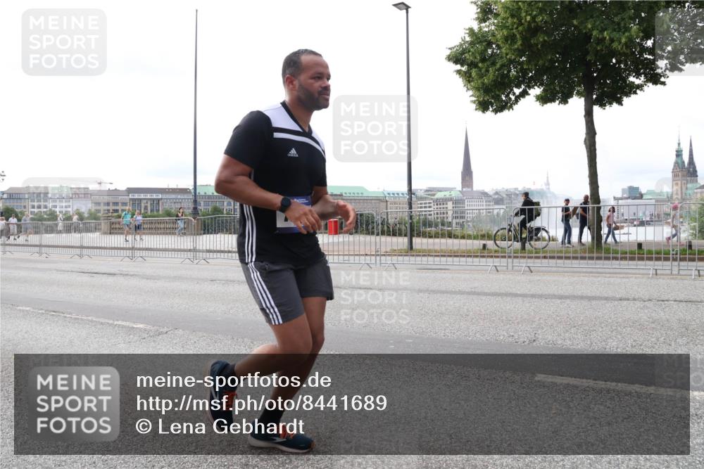 29.06.2025 - hella hamburg halbmarathon Lena Gebhardt http://msf.ph/oto/8441689 29.06.2025 10:29:28 Lombardsbrücke 1063, 1230, 1661, 2688, 3179, 3311, 3524, 4161, 4349, 4373, 4395, 4982, 5350, 6285, 6345, 6725, 7169, 7449, 7517, 7832, 8048, 8812, 9714, 9937, 10198, 10322, 10641, 10808, 10996, 11249, 11269, 11444, 11634, 11792, 11803, 11989, 12086, 12099, 12216, 12227, 12404, 12442, 12958, 13090, 13382, 13810, 14644, 15952, 15955, 16306, 16659, 16662, 16673, 16676, 17496, 17945, 18298, 18299, 18385, 18414 meine-sportfotos.de