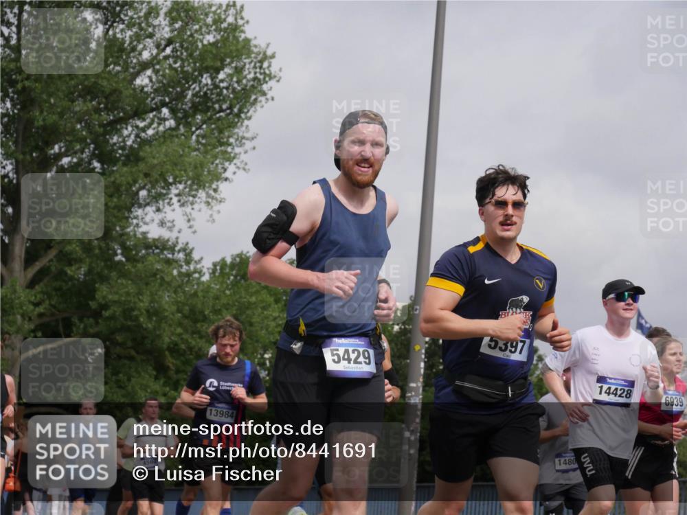 29.06.2025 - hella hamburg halbmarathon Luisa Fischer http://msf.ph/oto/8441691 29.06.2025 10:22:50 Kennedybrücke 4570, 4562, 13984, 5429, 10, 75, 5397, 1480, 14428, 6939, 2405, 2795, 2918, 2993, 2995, 3446, 3631, 4562, 4570, 4979, 5035, 5397, 5429, 6939, 7248, 7249, 7836, 8427, 8537, 10349, 10594 meine-sportfotos.de