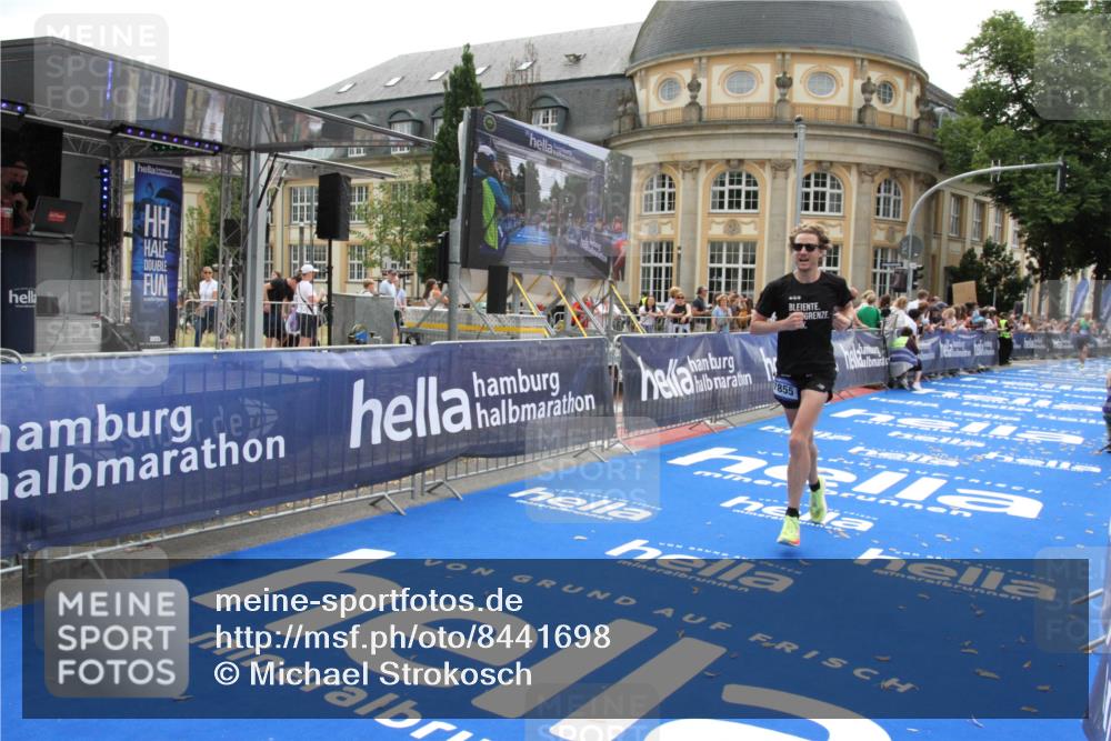 29.06.2025 - hella hamburg halbmarathon Michael Strokosch http://msf.ph/oto/8441698 29.06.2025 10:24:35 Ziel 7855, 14506 meine-sportfotos.de